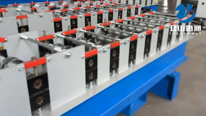 High-efficiency fully automatic tile pressing machine