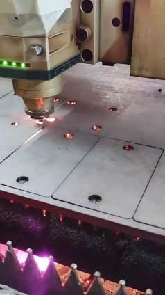 3000W CNC laser cutting machine, cutting metal with high efficiency.
