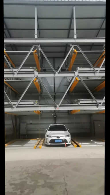 Operation demonstration of four-storey lifting and transversing stereo garage
