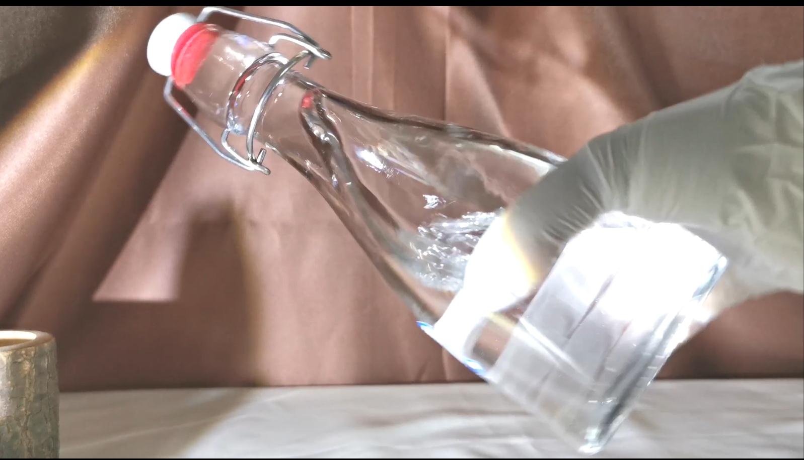 Transparent Le buckle bottle
