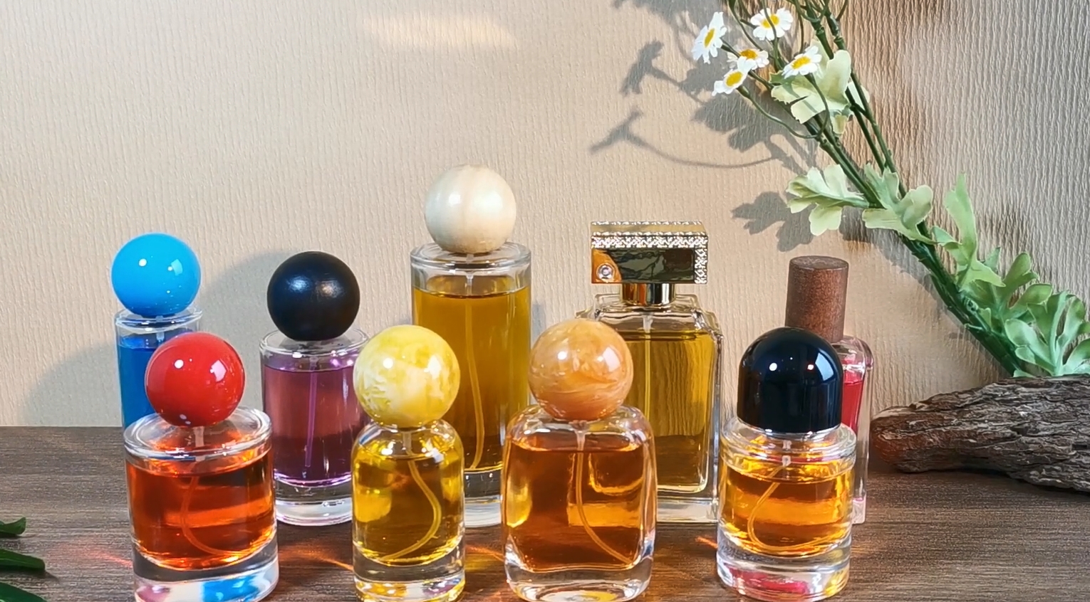 Cylindrical perfume bottle