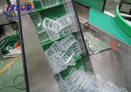 Metal belt conveyor step hopper