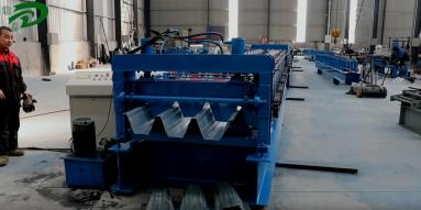 Features and uses of molding machine