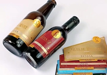 The foil stamping Wine Bottle Labels Self-Adhesive with 3D Varnish printing technology