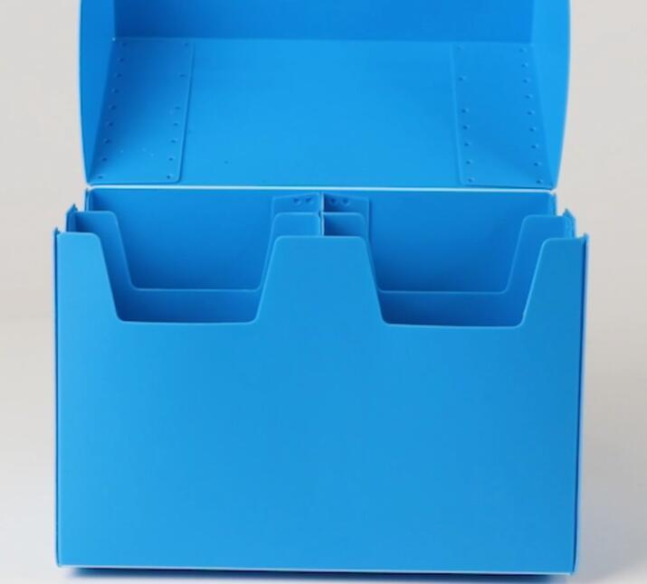 Plastic box