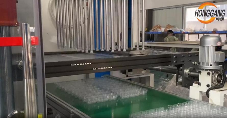 Automatic pp biscuit box thermoforming machine